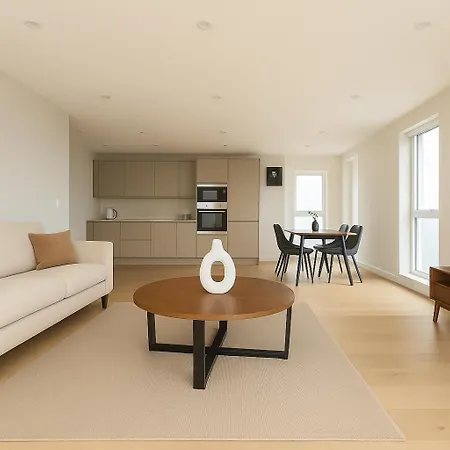 2 Bed Balcony Flat In Greenwich